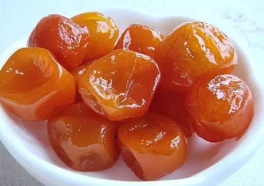 很多女性超愛吃這些食物中食品添加劑超多，醫(yī)生從不讓家屬吃